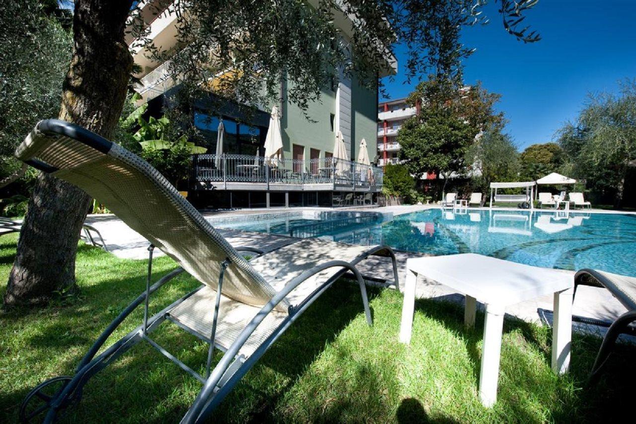 Hotel Gabry Riva del Garda Exteriör bild